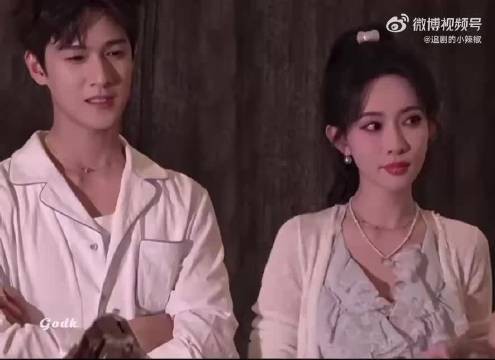 麻麻咪呀~再看这波营业还是满分，好日常好情侣感啊