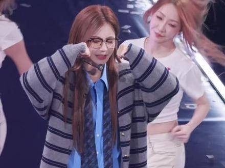 袁一琦十周年演唱会演绎彩虹的微笑