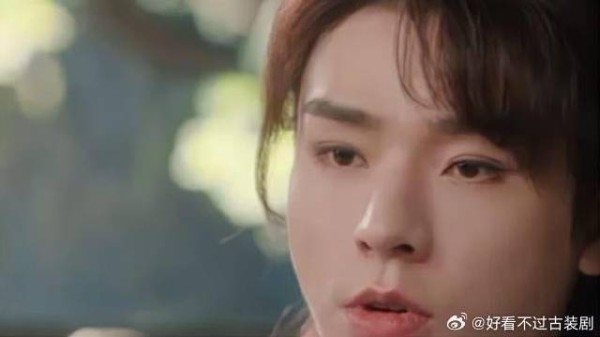 《狐妖小红娘月红篇》 东方月初纳闷他这么优秀，红红为什么不喜欢他