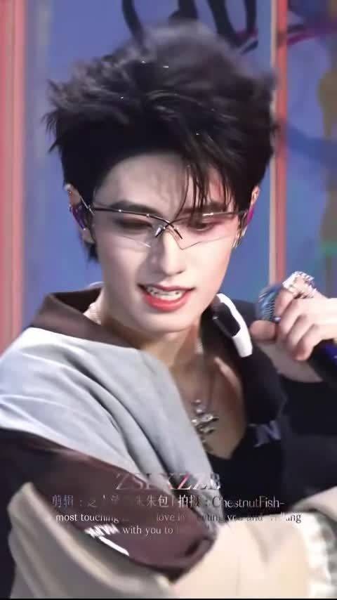 徐志胜点评朱志鑫 先赞体力后夸颜值
