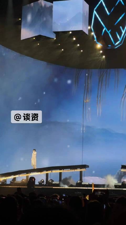 来感受断桥残雪这个舞美!太顶级了