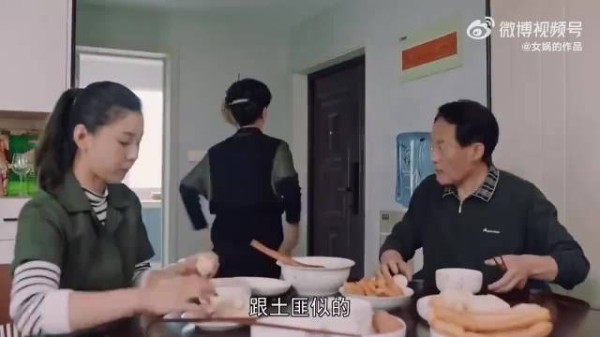 女教师被套路贷款，流氓要钱逼她卖房子，结果下一秒白书记赶来
