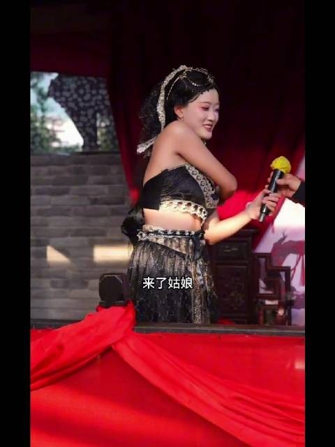 二十岁美女现身王婆说媒,真诚寻觅帅气男生,想找合拍有趣的专属游戏搭子