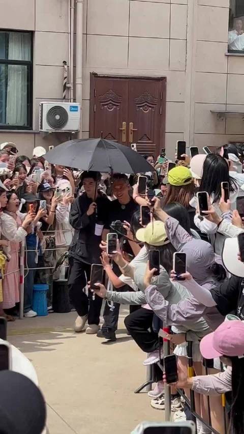 胡军李乃文陈哲远已读乱回，三人互动像小品