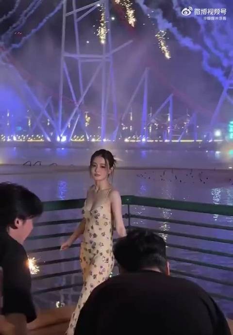 很奇怪，她很多人夸，但是五六年几乎没看到她的新作品