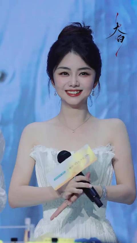谭松韵郑州春娟活动真人惊艳，上镜反而吃亏