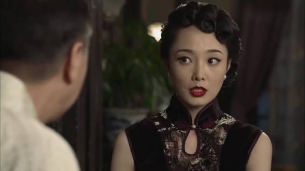 女人刚搬进新租的公寓就收到了丈夫的死讯，富太太变成了小寡妇