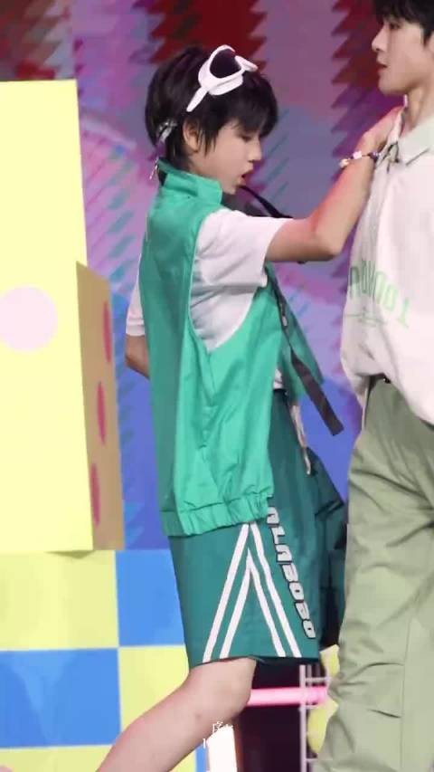 张桂源世界上的另一个我单人直拍破百万，第八个百万播放