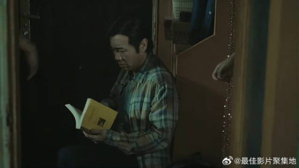 父亲熏陶儿子，给儿子买书看，怎料儿子连包装都没拆！