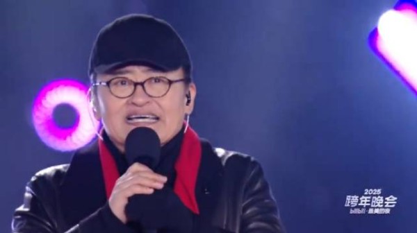 刘欢最后公开演出，跨年压轴冻得发抖仍唱完绝唱