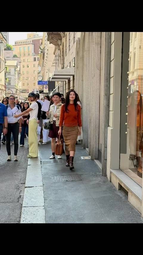 网友在米兰偶遇朱珠,生图这个状态姐完全是来闪耀米兰的吧