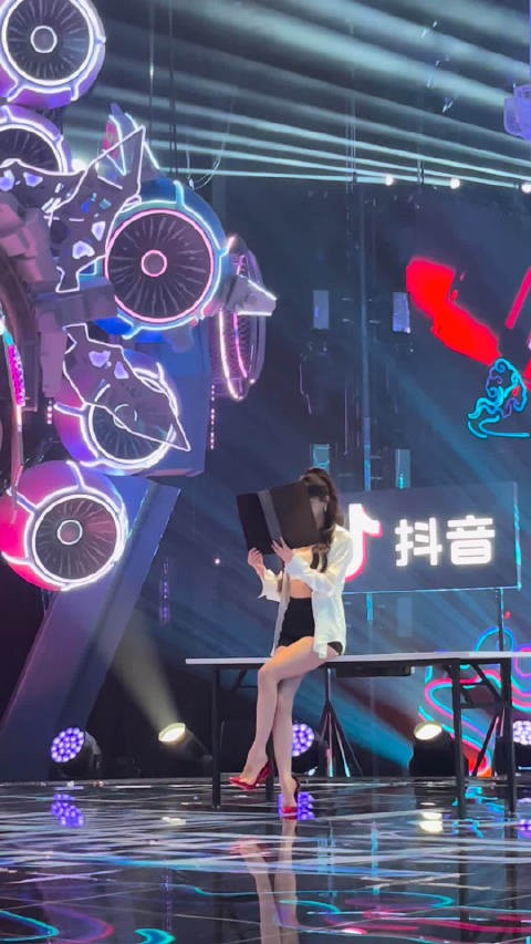 孔雪儿舞台直拍 现场好燃