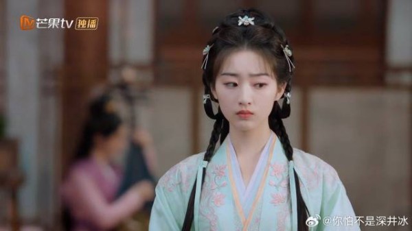颜幸专心听八卦，下秒侍女被故意推倒，直接摔向颜幸！