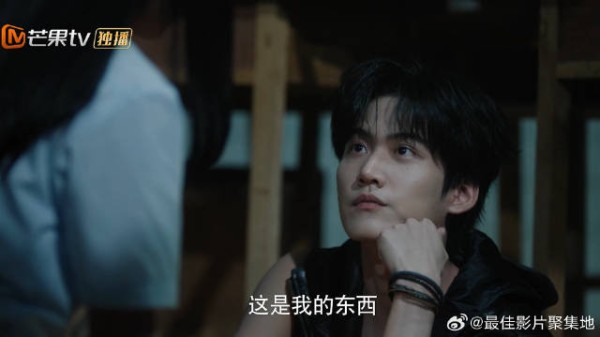陆西骁找到周挽补课地方 步步紧逼强势壁咚，周挽害羞不敢直视