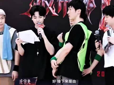 王传君玩游戏精明又搞笑，全程痛点踩中对面不会打篮球的人