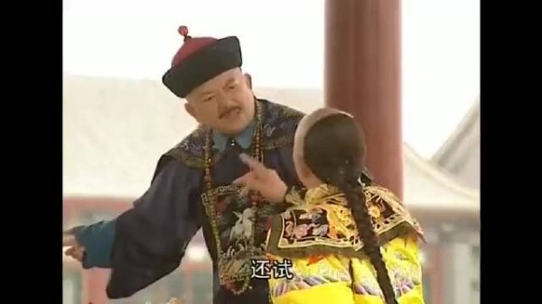 这是纪晓岚的最后一出戏,三个人最后一个镜头
