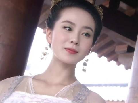 你这么懂得哄男人的人 却哄不了自己最爱的那一个…