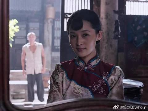 黑娃第一次和田小娥近距离接触，两人产生感情