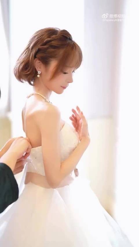 欢迎大家来参加我和新娘桃乃木香奈的婚礼