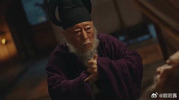 大王奄奄一息,让养子继承,令公劝他收回成命