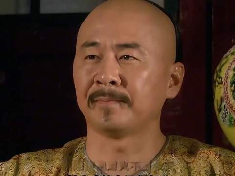 陈建斌于《甄嬛传》中饰演角色时,面部神态为何如此内敛克制?