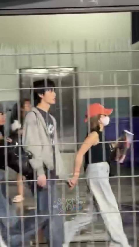 妈妈来接小宝宝放学啦