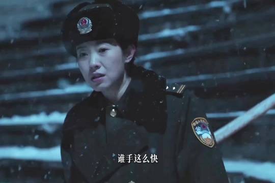 员工半夜发现雪人,仔细一看是被冻僵的真人,这尺度也太大了! 王佳佳 张哲华