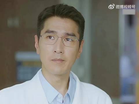 误打误撞碰见真大神,跑腿小哥一不留神救了自己一命!
