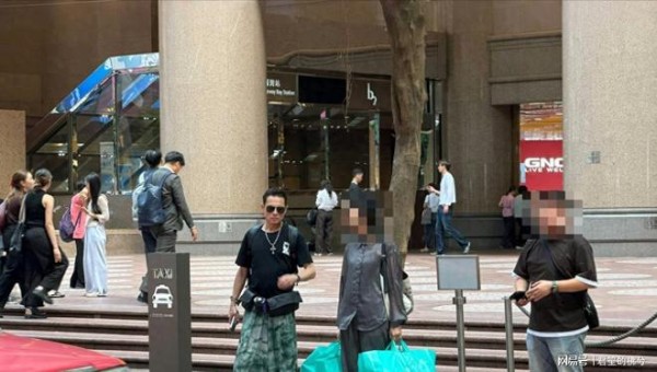 香港知名男星丧妻10个月近况曝光，曾暴瘦惹担忧，如今明显恢复