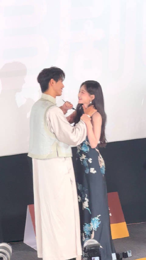 观众“离近点！” 李一桐“好性感” 哈哈哈哈哈哈哈也没错！