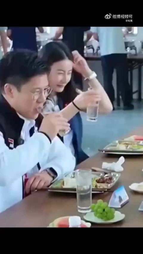 “看见郭晶晶的吃饭细节,才明白她的素养有多高”