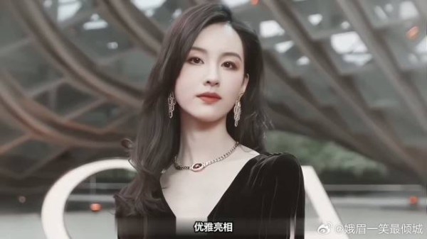 陈都灵红毯造型惊艳全场，每一次亮相都美出新高度！