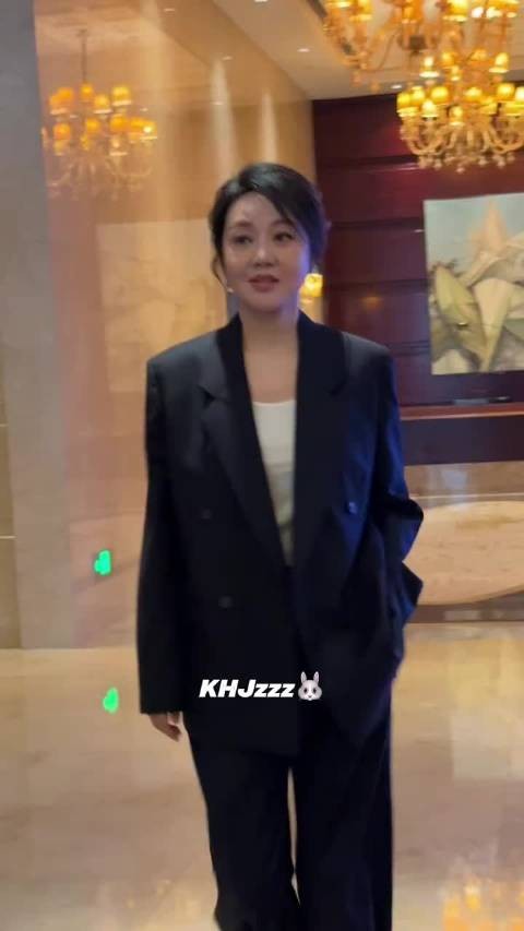 恭喜闫妮凭借《小巷人家》黄玲一角入围金鹰奖视后！