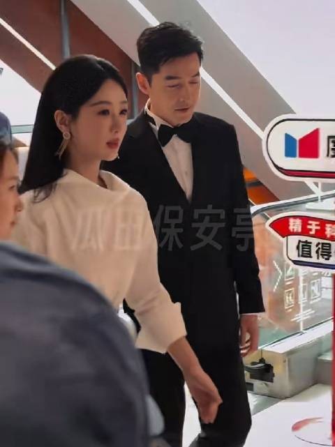进场了杨紫 黑长直女神来的！好美！