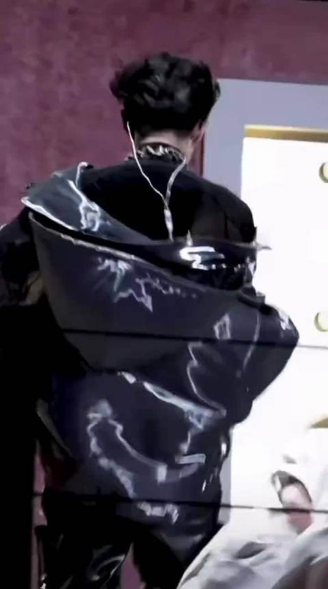 王鹤棣综艺现场松弛回应流言，巧解风波