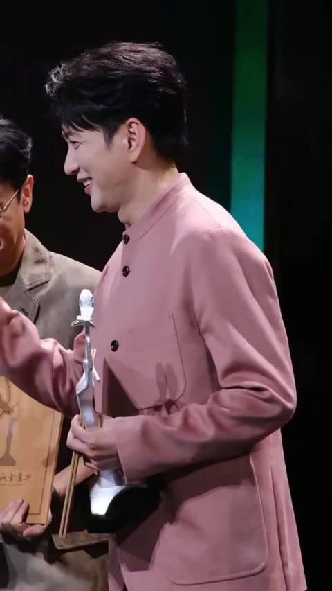 王仁君发言展现台词功底,无字幕亦清晰可辨