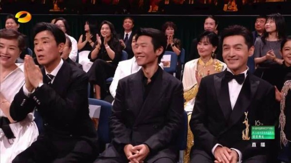 何炅马丽金鹰奖控场,点名互动胡歌唐国强等气氛热烈