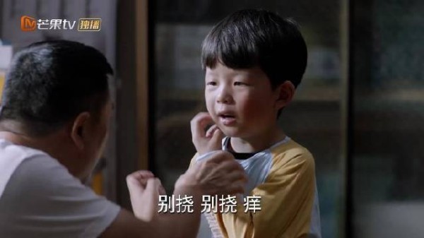 林大为主动带娃，让他打扫卫生自己玩手机，下秒就出大事