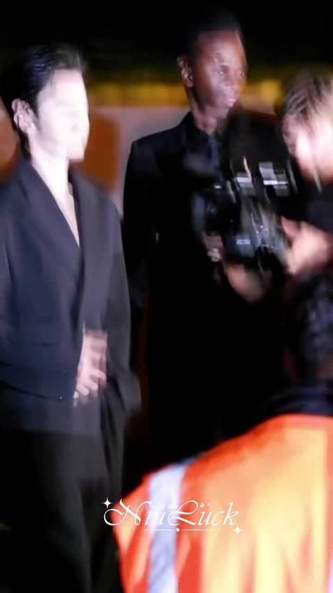 这就是帅哥的镜头适配度吗换了镜头还是那个帅得很稳定的陈哲远