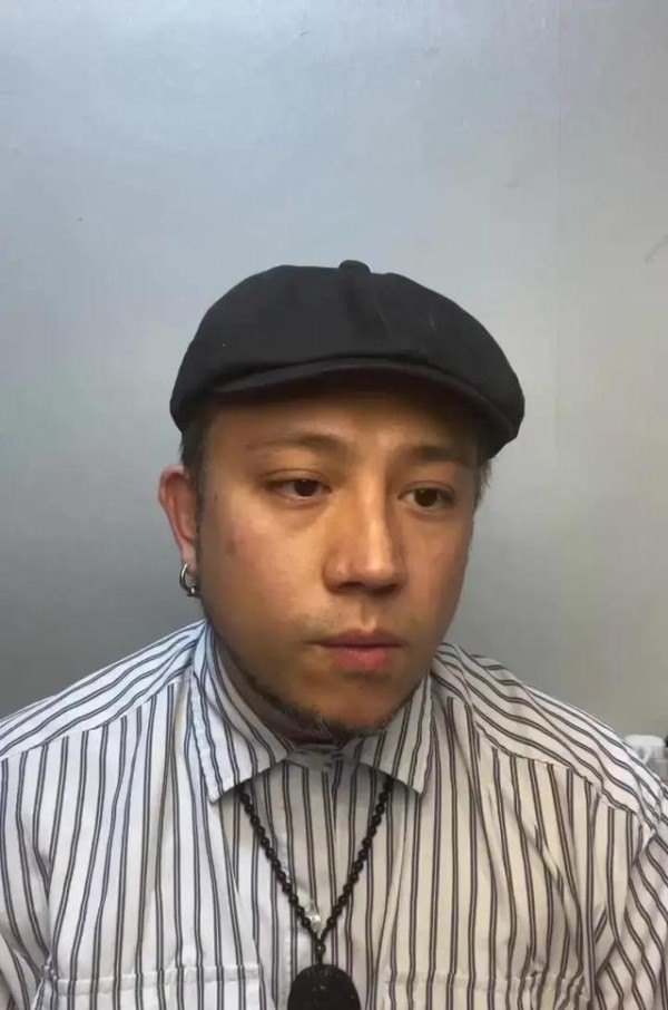 香港男星罕见与妻子同框，承认夫妻长期分房睡，婚姻关系名存实亡