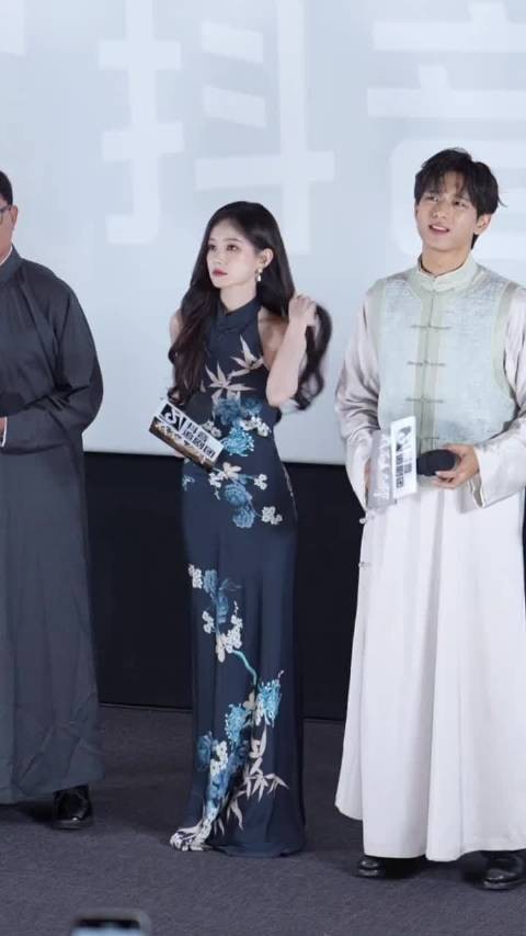 哈哈哈哈哈哈李一桐从小时候就开始学闪身步了，真大师来了