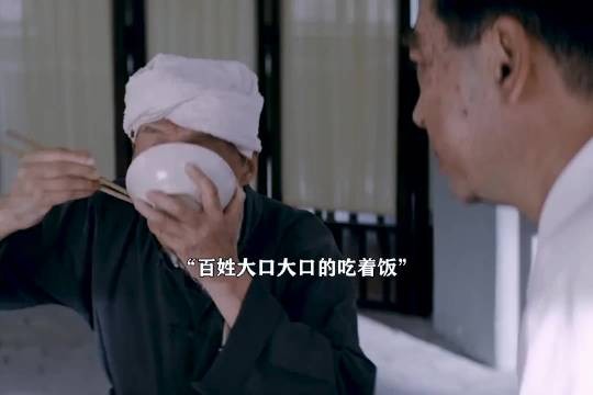 那时候虽然生活很艰辛 但人与人的感情却很真诚 永远珍惜如今来之不易的生活