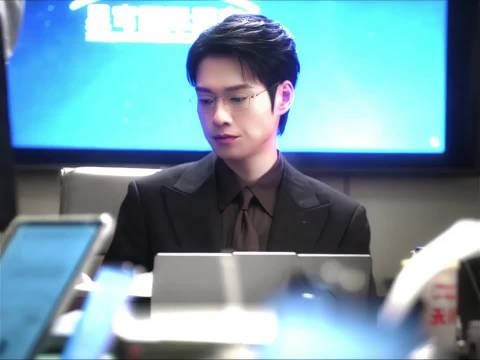 魏大勋演绎叶信之张力拉满，剧外推荐官收获周边