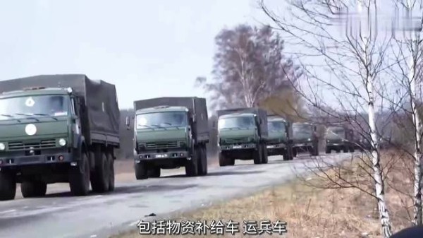 俄乌开战首日,俄军直升机群超低空突防直指安东诺夫机场
