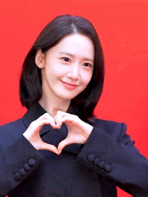 林允儿又美又飒 美出高级感