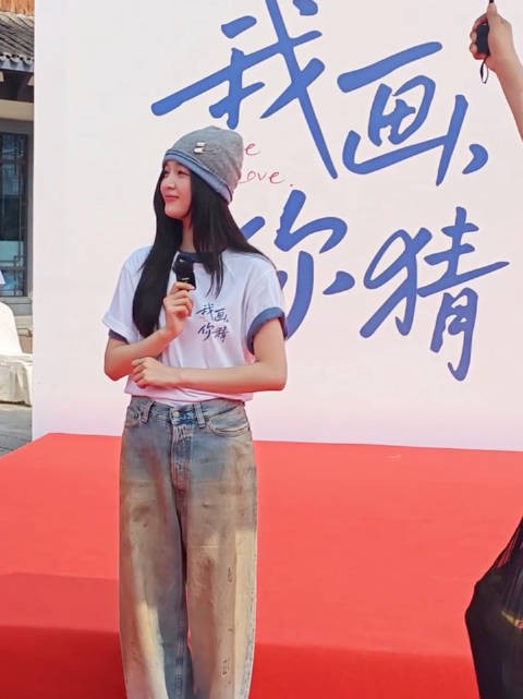 上看到的这个视频好可爱 @吴祎琏_吴宣仪 cr.水印