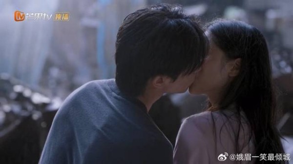 苗靖雨中告白，陈异按捺不住，第一次盖章酸涩的甜