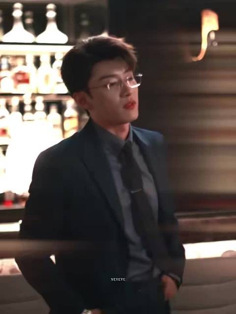 裴轸西装插兜这一块，真的很帅啊！