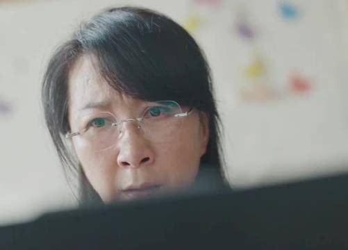 女儿惨死后,母亲为了复仇,操控仇人成为天谴者,这PUA也太明显了!