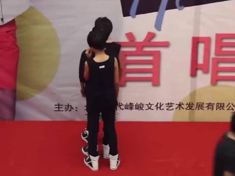 看来喜欢TFBOYS的，还真富婆居多啊！…